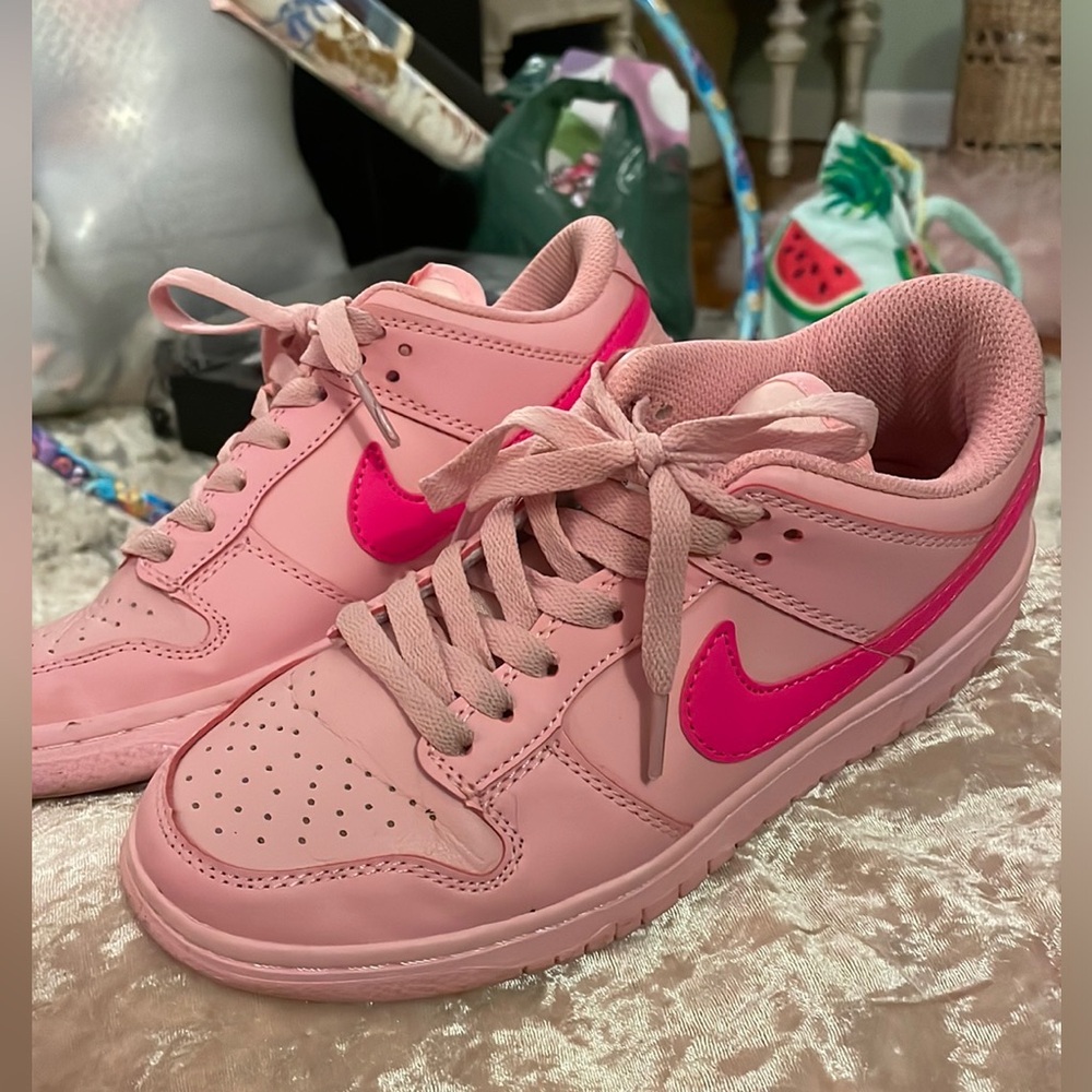 Triple pink Nike dunk